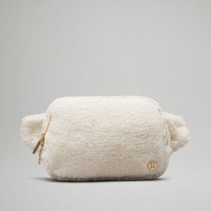 Lululemon Luxe White Sherpa Bag NWT